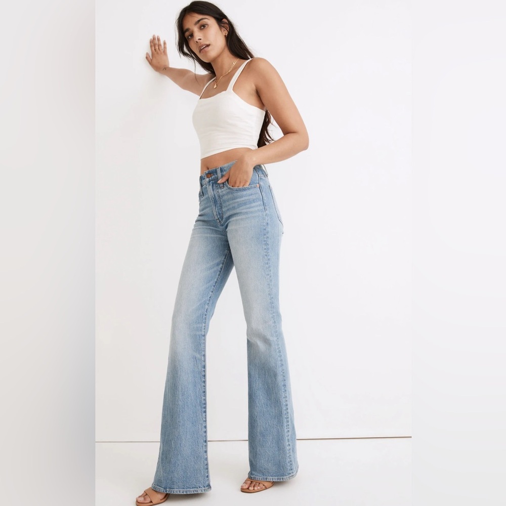 Madewell - The Perfect Vintage Flare Jean - with Magic Pockets.